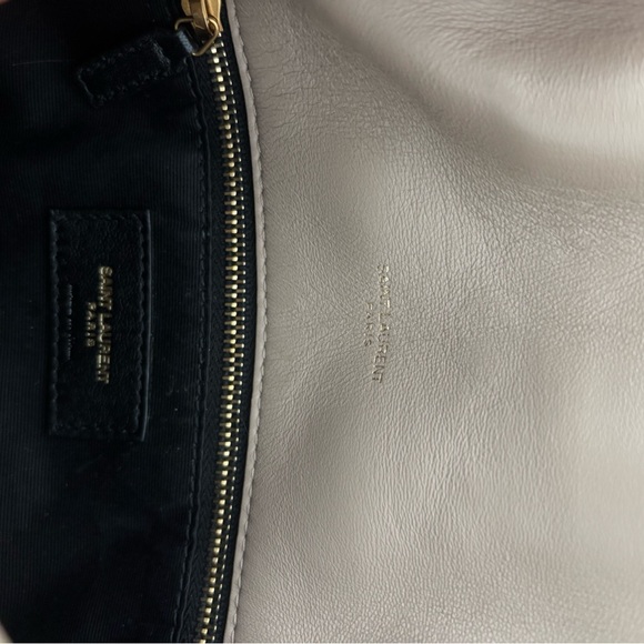 Saint Laurent TOY PUFFER IN LAMBSKIN
DARK BEIGE. With one cross body strap. - Picture 7 of 8